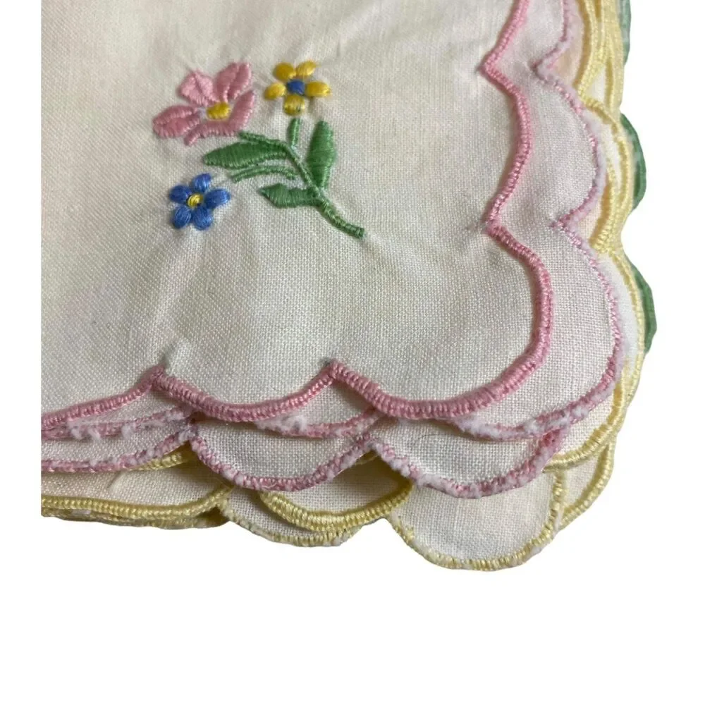 #4563 VTG Emboidered dinner napkins 14x14